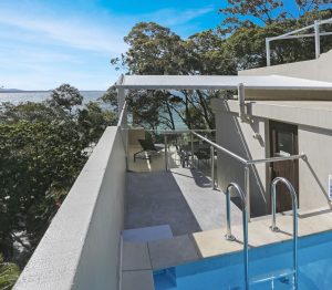 Little Cove Court Apartment 5 private pool area