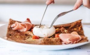 flos creperie noosa