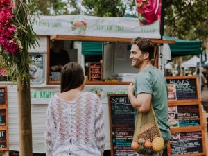 people at noosa farmers market